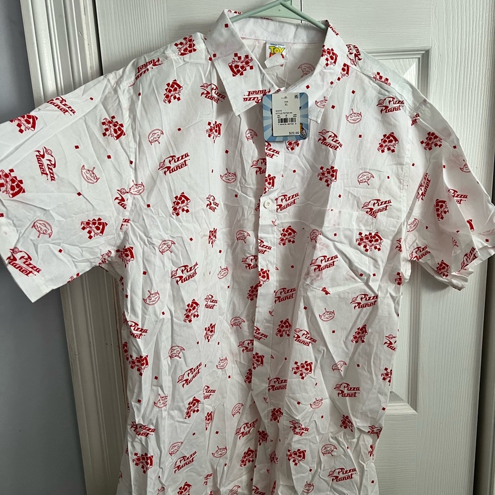 Men’s Toy Story Pizza Planet Button Down XL BNWT